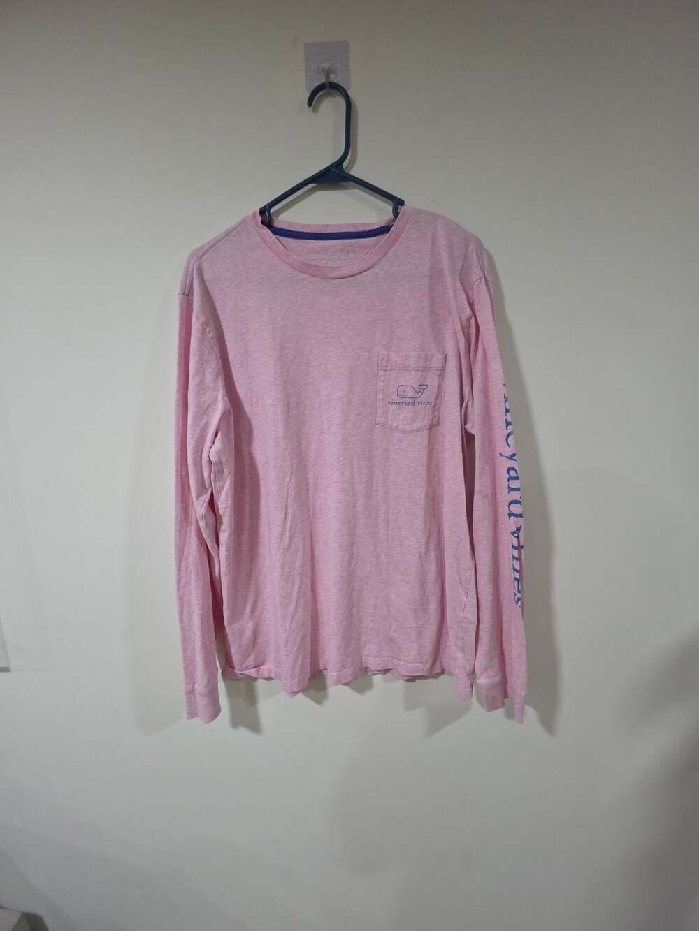 Vineyard Vines Vintage Whale Long Sleeve Pocket T-Shirt in Pink
